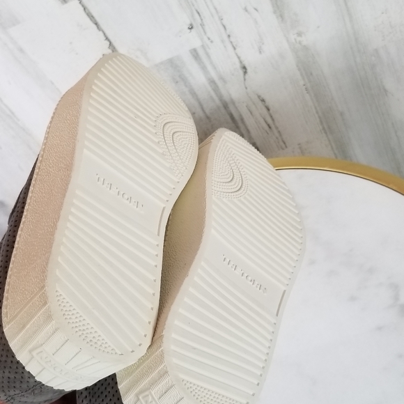 Tretorn Gray Suede Platform Sneaker - Picture 6 of 10